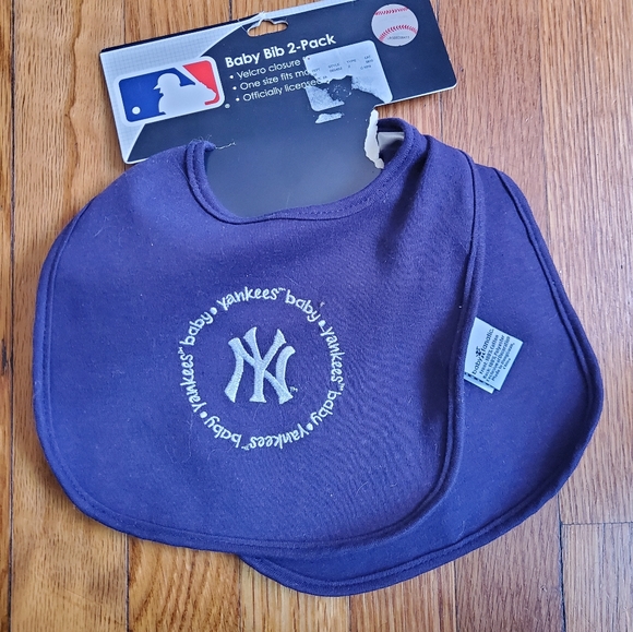 🚫SOLD🚫 2 Yankees Apron for baby boy👶🏻 - Picture 1 of 1